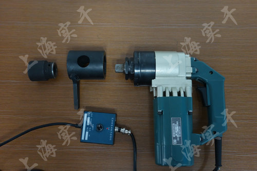 電動定扭矩扳手